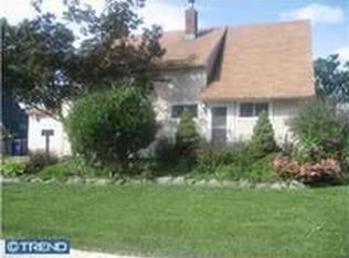 27 Nutmeg Ln, Levittown, PA 19054