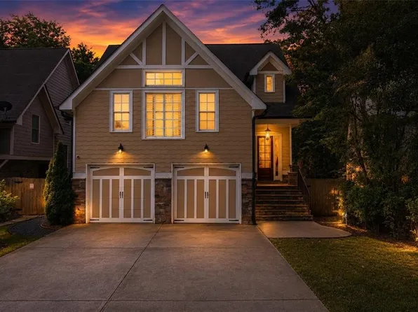 1041 Pine Grove Ave NE, Atlanta, GA 30319