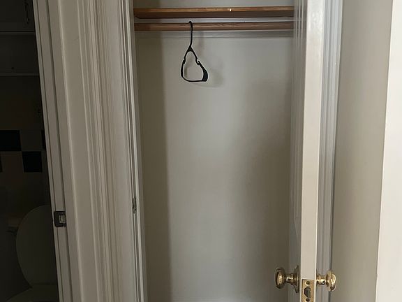 4th image of 84 West Ave