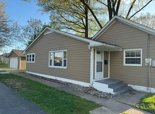206 E Macoupin St, Staunton, IL 62088