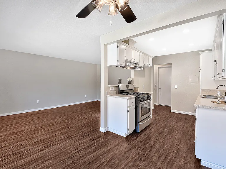 245 E Lincoln Ave — Photo 7
