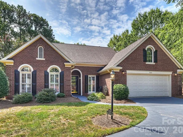 7035 Walton Heath Ln, Charlotte, NC 28277