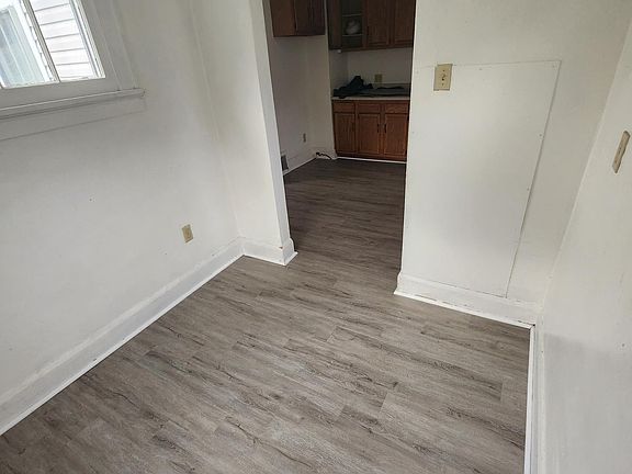 3rd image of 3341 Blackstone Dr