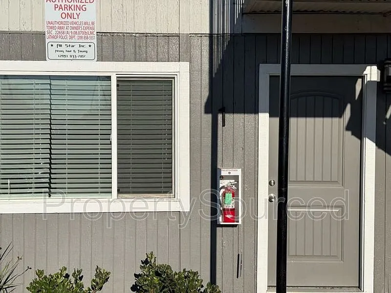 2 bed, 1.0 bath, 800 sqft, $1,695 — Photo 2