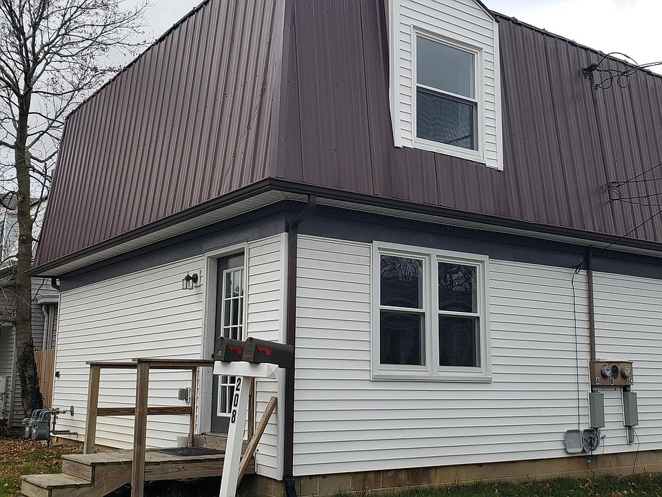 1st image of 208 E Main St