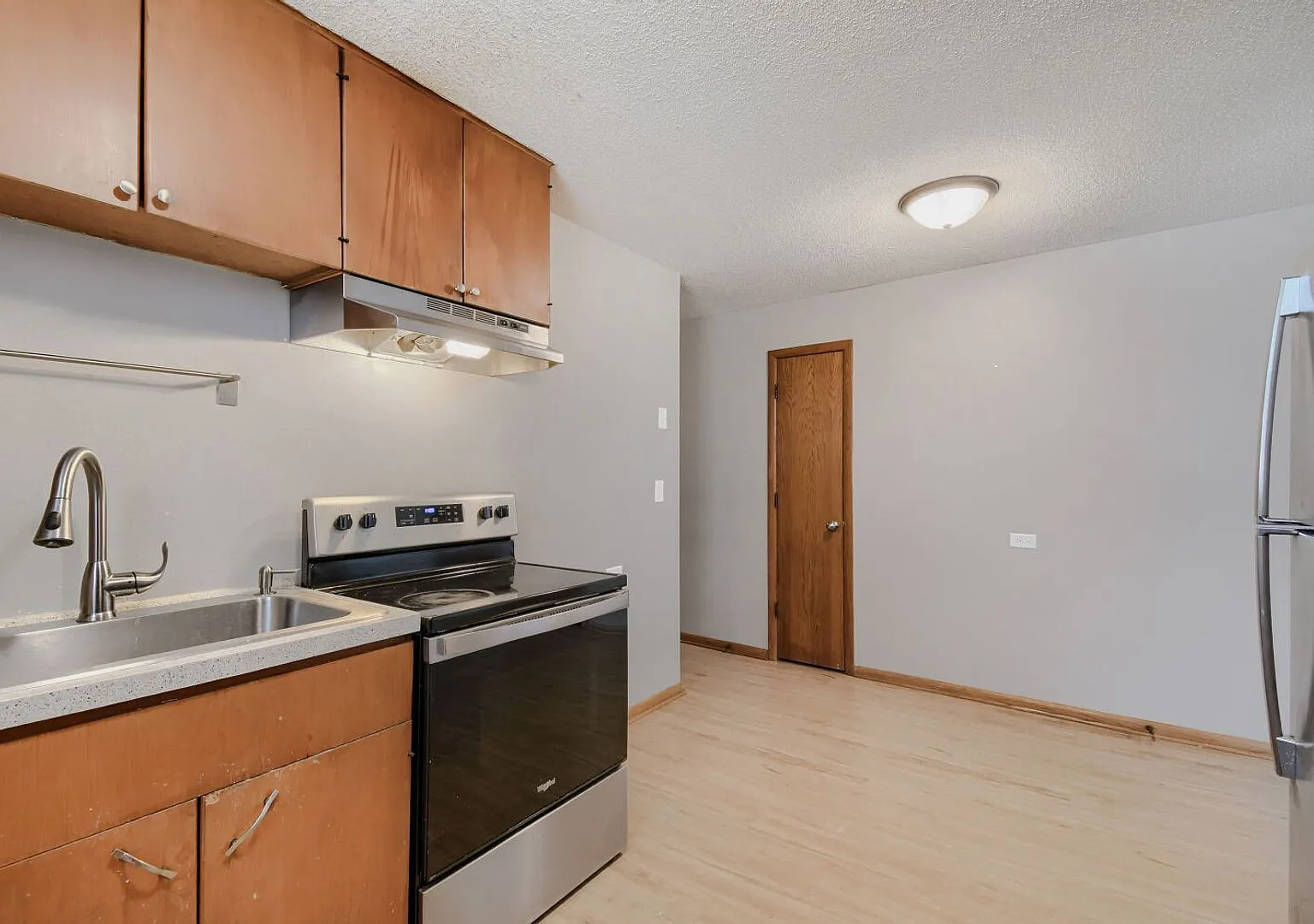 3410 Harriet — Photo 4