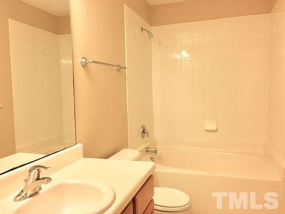 5th image of 713 E Champion St