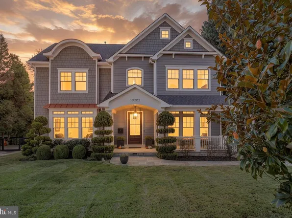10205 Farnham Dr, Bethesda, MD 20814