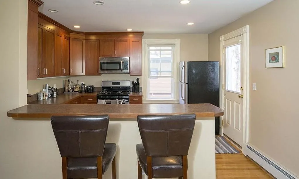 3 bed, 999 sqft, $1,500 — Photo 2
