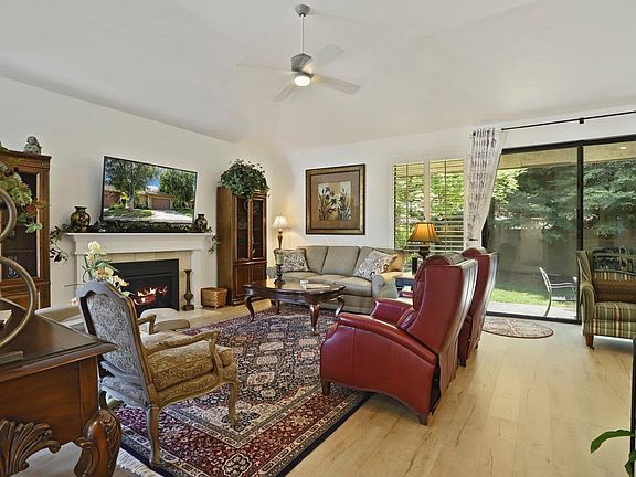2nd image of 2371 Hyde Park Cir