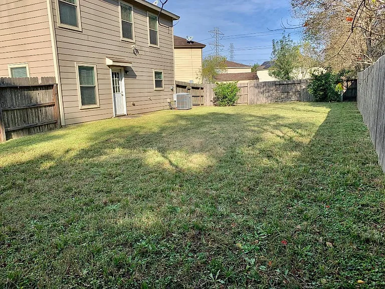 2902 Beacon Grove St — Photo 22