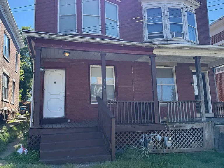 1837 Spencer St — Photo 1