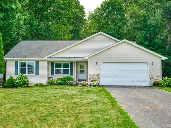 10851 Mack In Aw Trl, Fowlerville, MI 48836