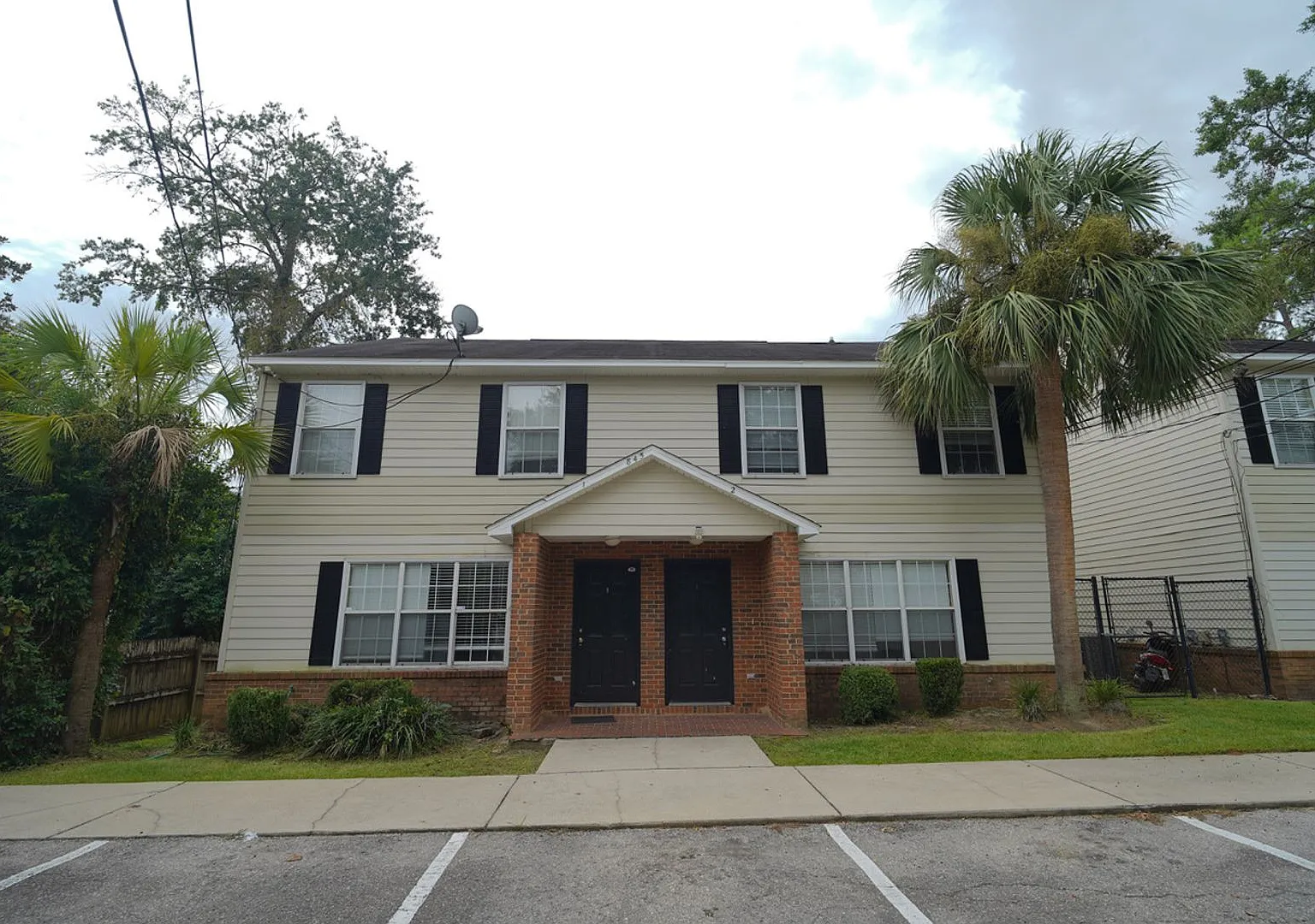 845 W Georgia St — Photo 1