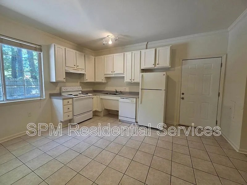 1 bed, 1.0 bath, 800 sqft, $1,100 — Photo 2