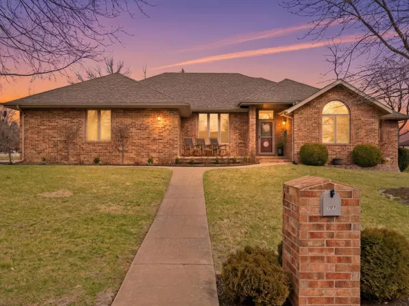701 E Bennett Court, Nixa, MO 65714