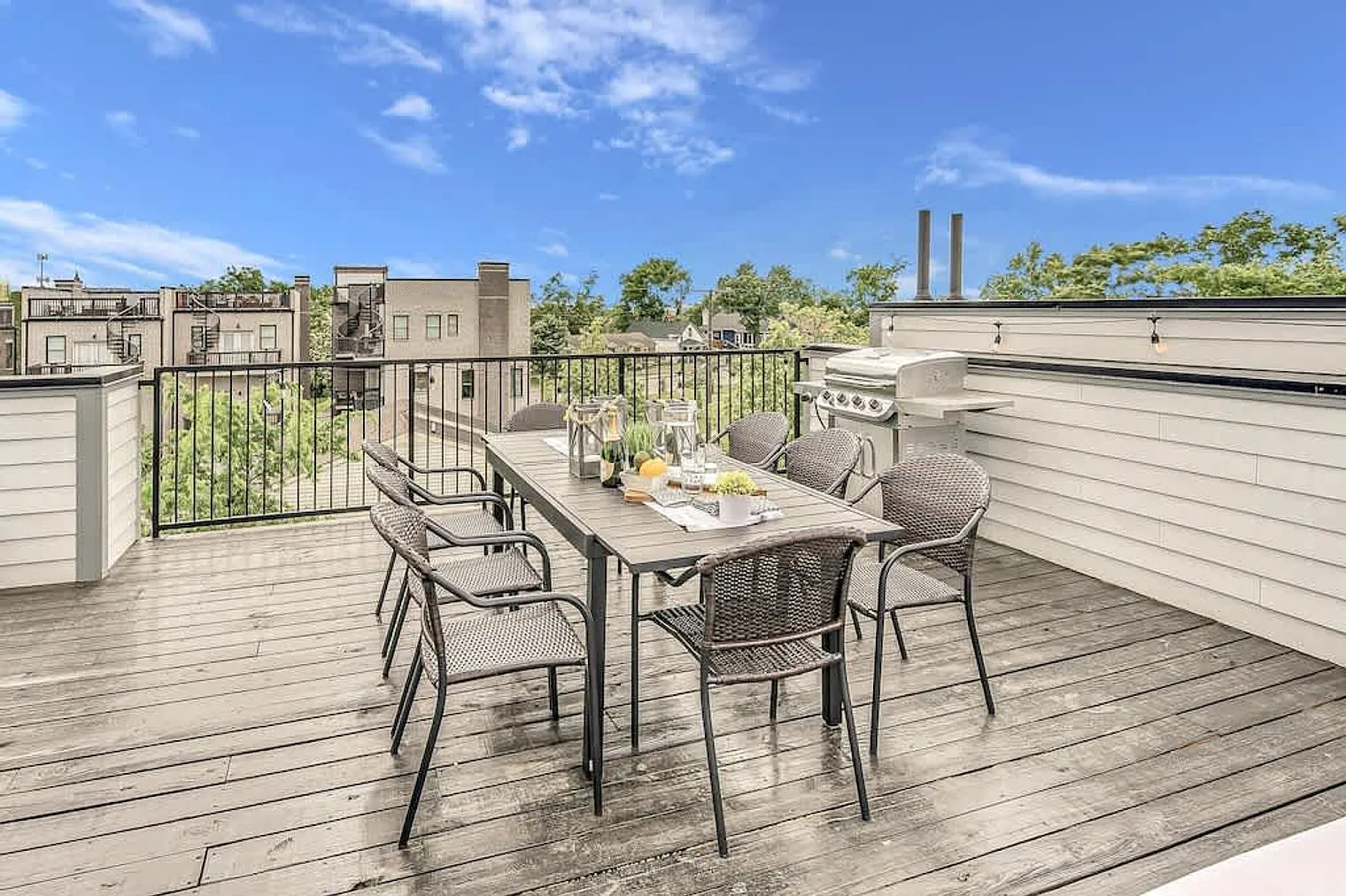 4 bed, 4.0 bath, 2206 sqft, $8,661 — Photo 3