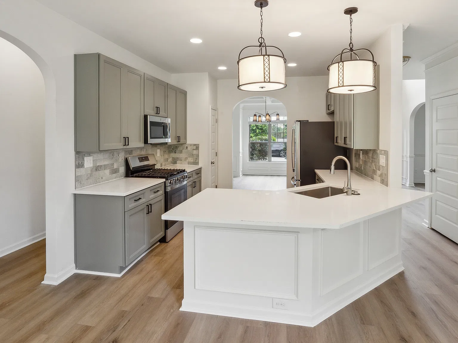 5 bed, 3012 sqft, $3,200 — Photo 3