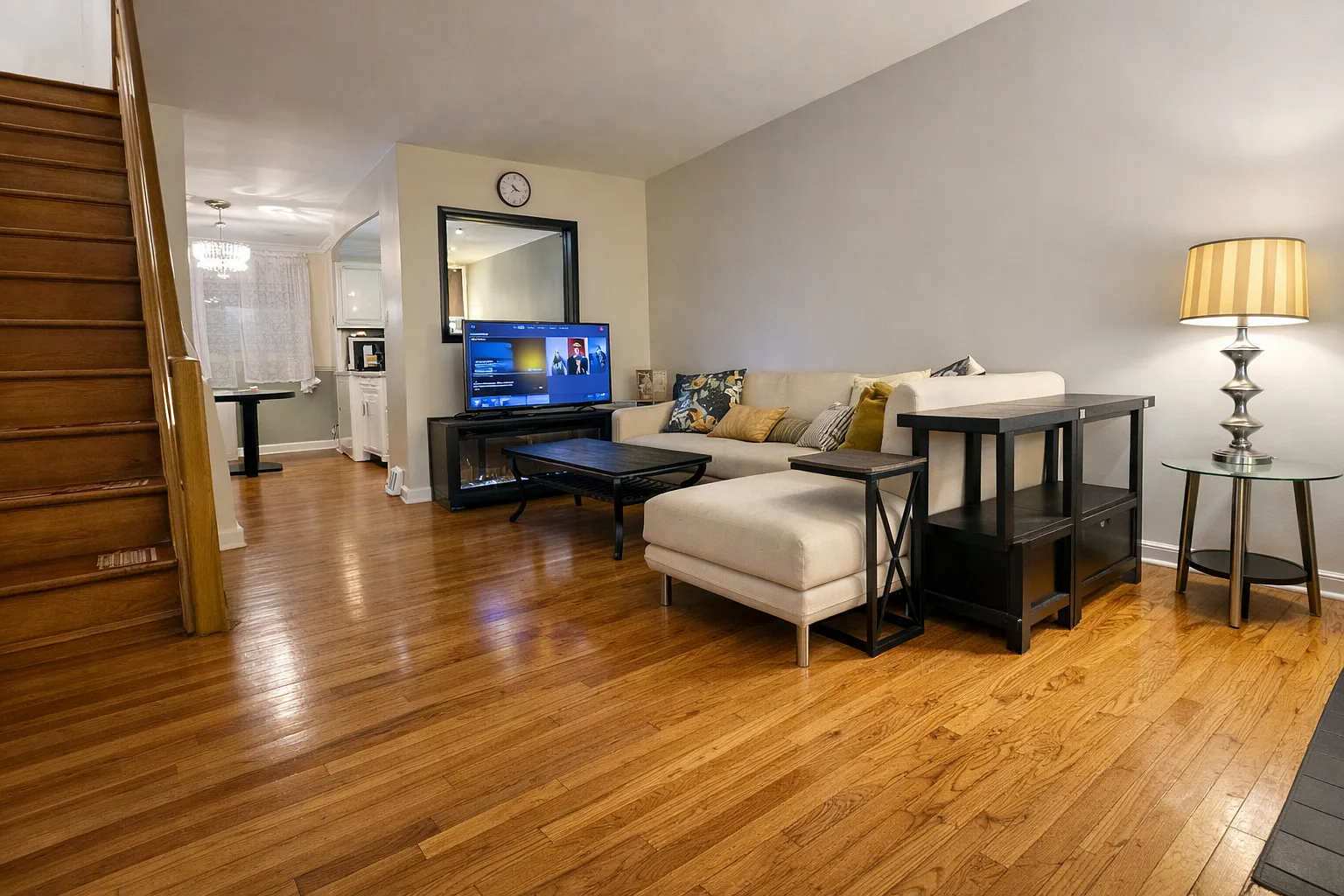 3 bed, 1126 sqft, $2,400 — Photo 1