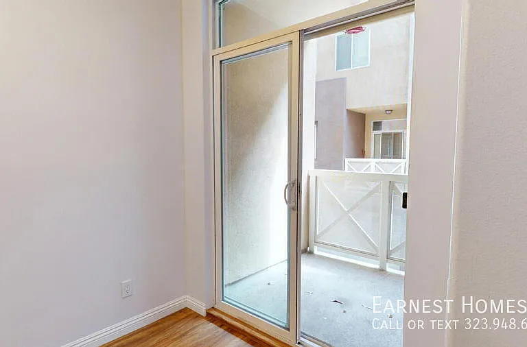 11622 Oxnard St — Photo 11