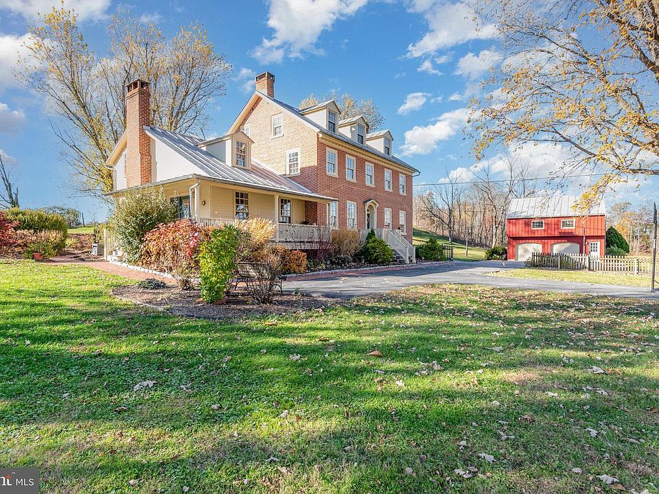 1st image of 10 Hull Dr