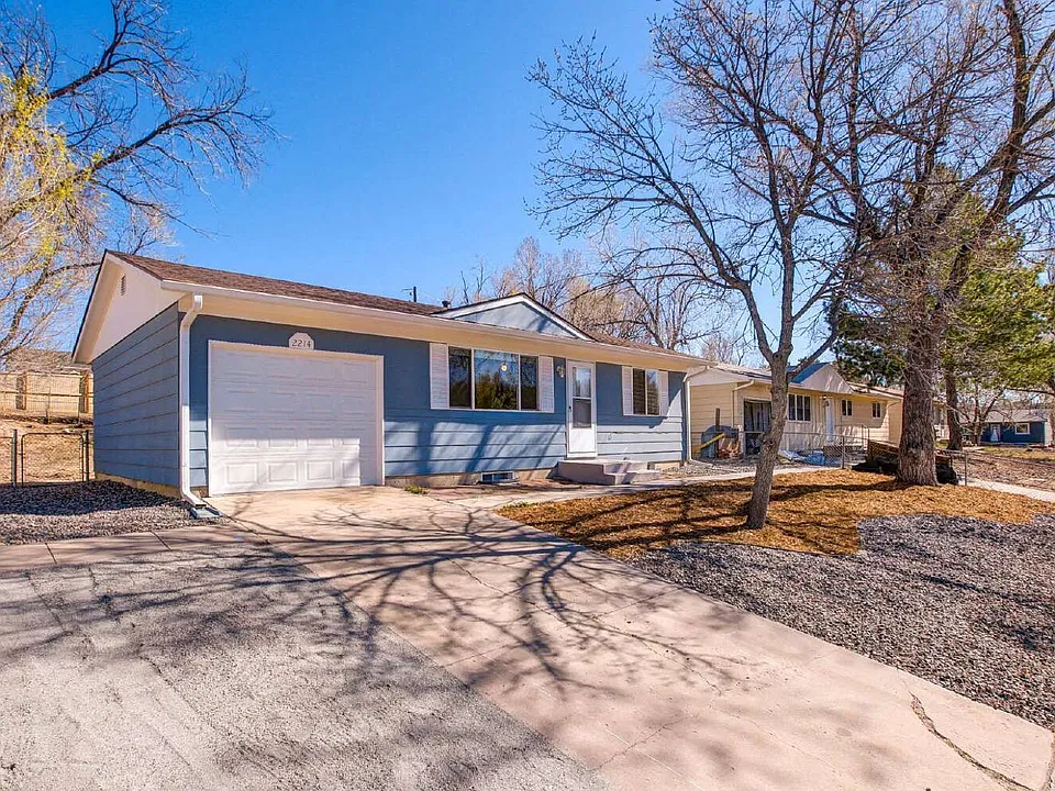 2214 E Fountain Blvd