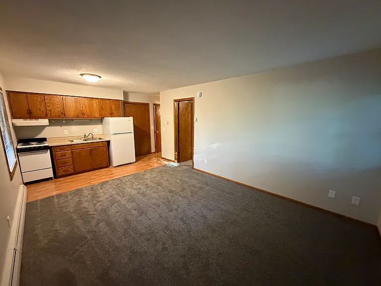 320 Spruce Dr E #8 — Photo 8