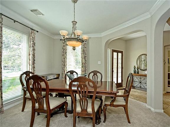 4th image of 2208 Falkirk Dr