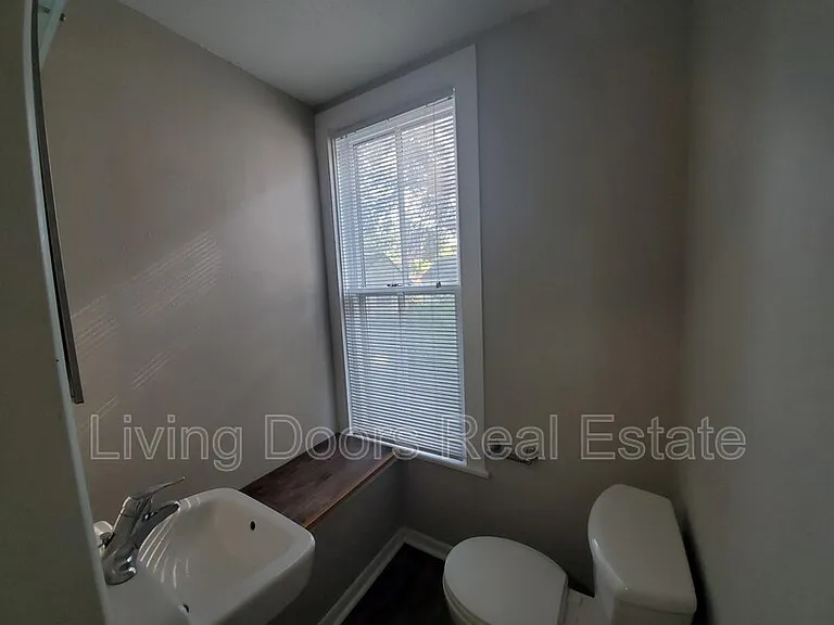 1940 S 16th St #1 — Photo 20