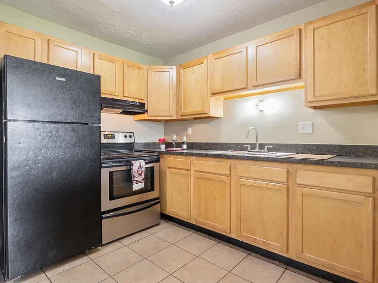 Miracle Manor Apartments — Photo 31
