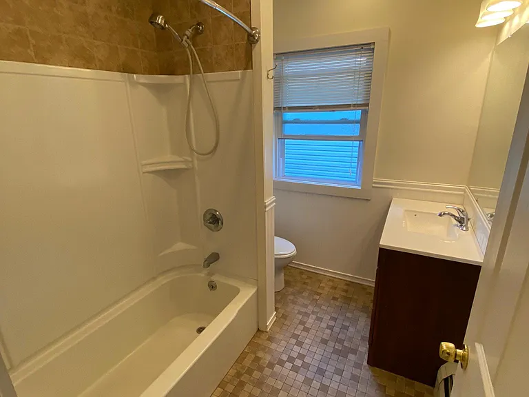 536 Midland St #536 — Photo 5