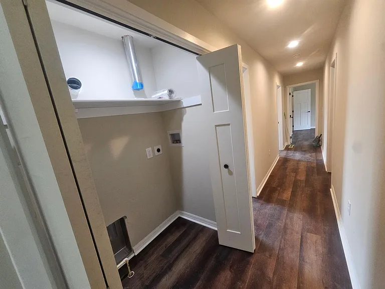 Washer dryer area