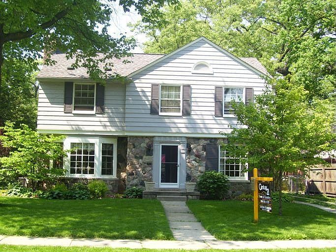 1st image of 562 W Oakridge St