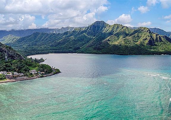 Kahana Bay is so close! 