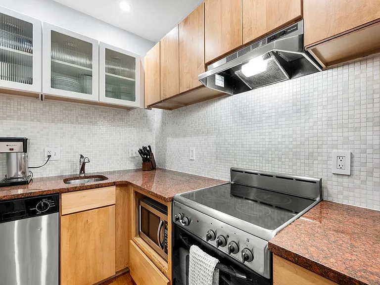 25 Clark St #3 — Photo 2