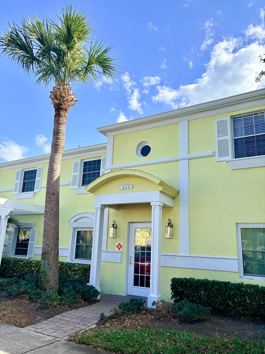Welcome Home! - 204 Pompano Dr SE #D