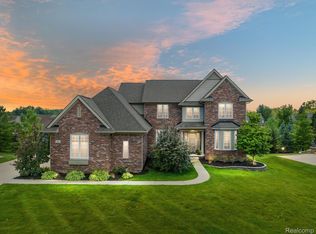 180 Mill House Dr, Oakland, MI 48363