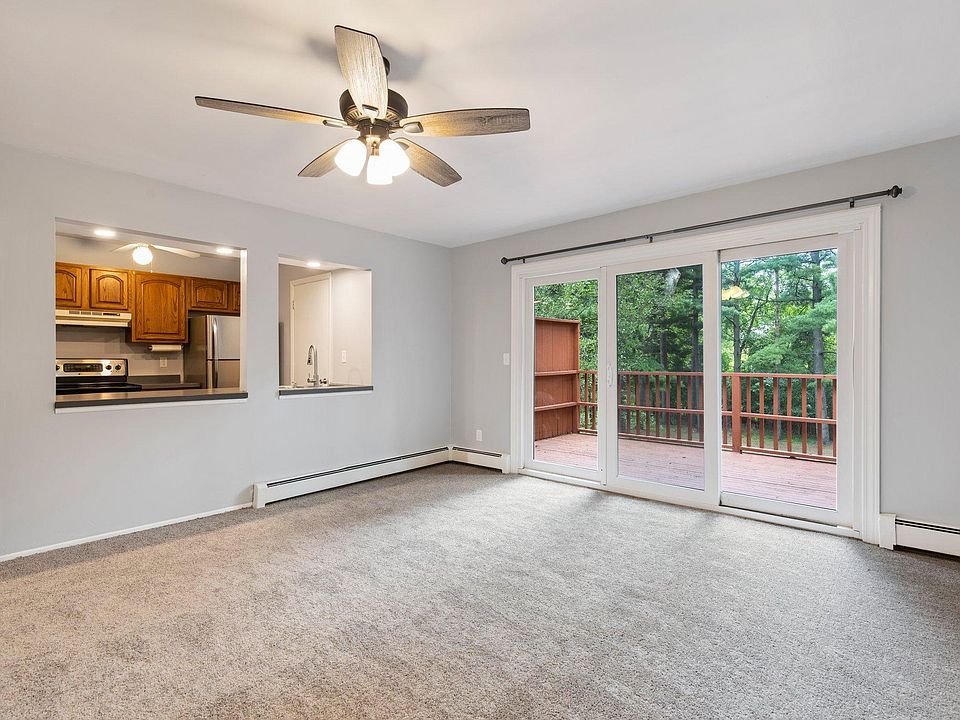 Large living room with access to the balcony