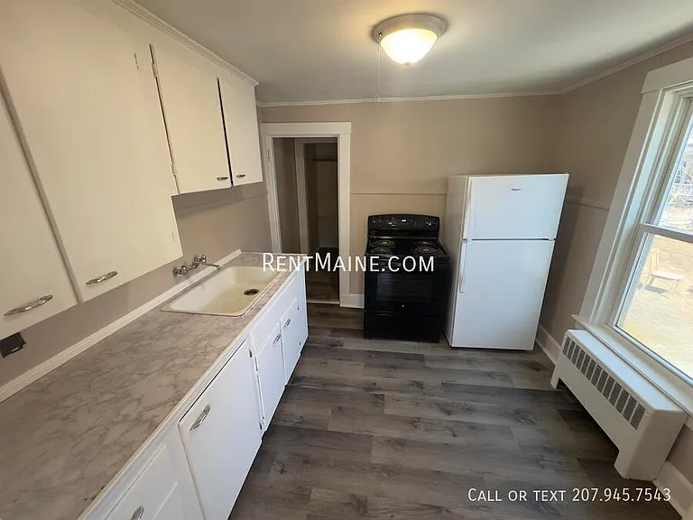 145 Essex St #B — Photo 2