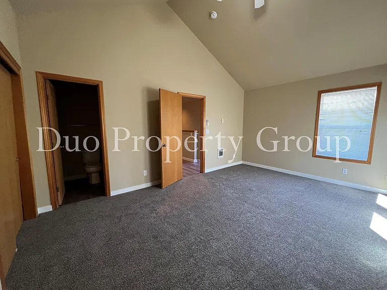 611 S 41st Ct — Photo 11
