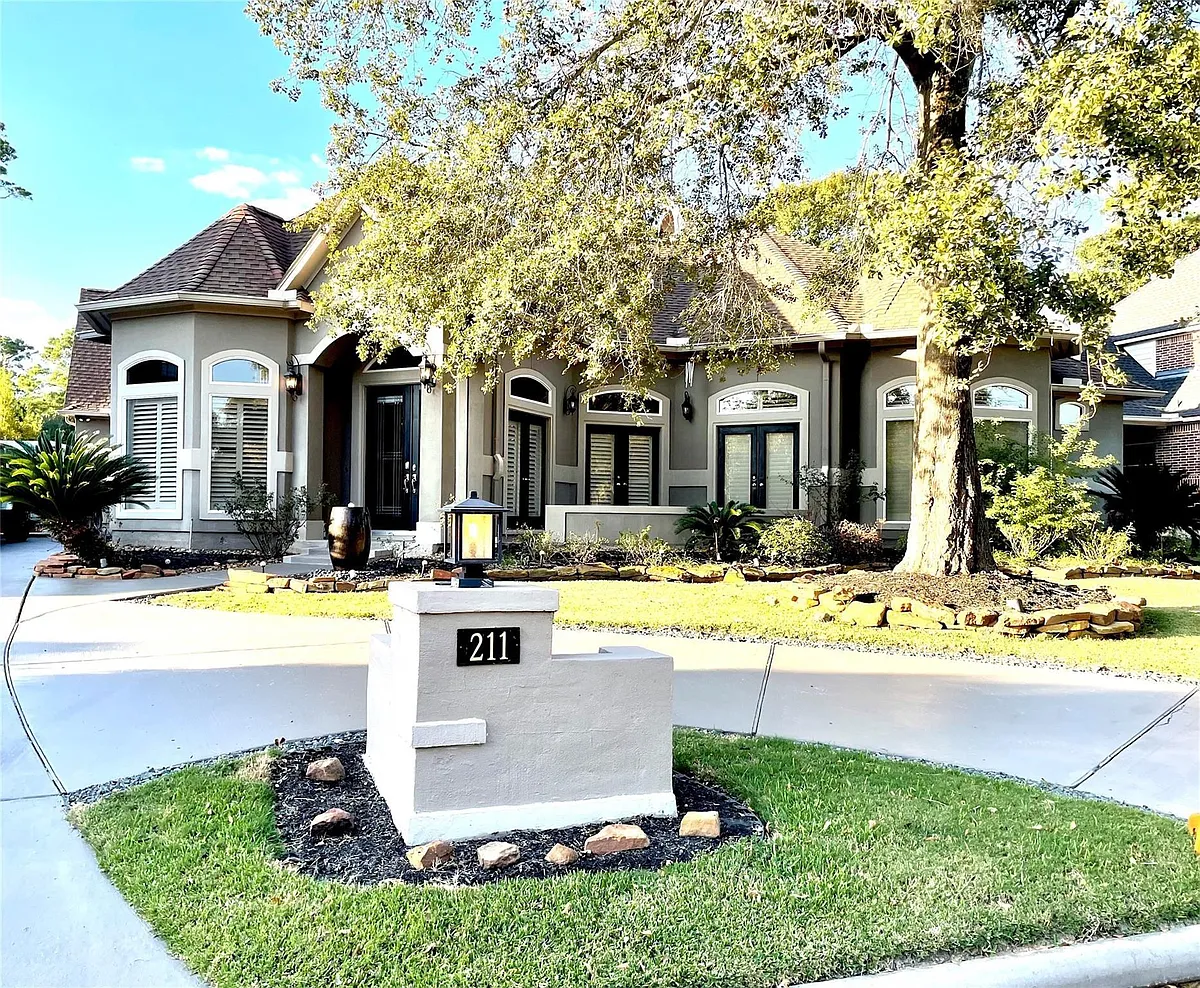 Building Photo - 211 Wedgewood Dr