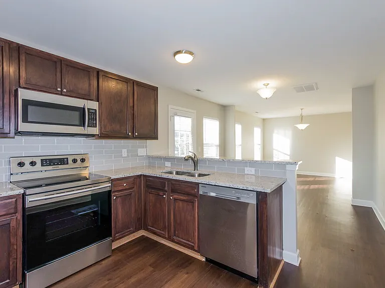 1041 Ramsgate Dr SW — Photo 6