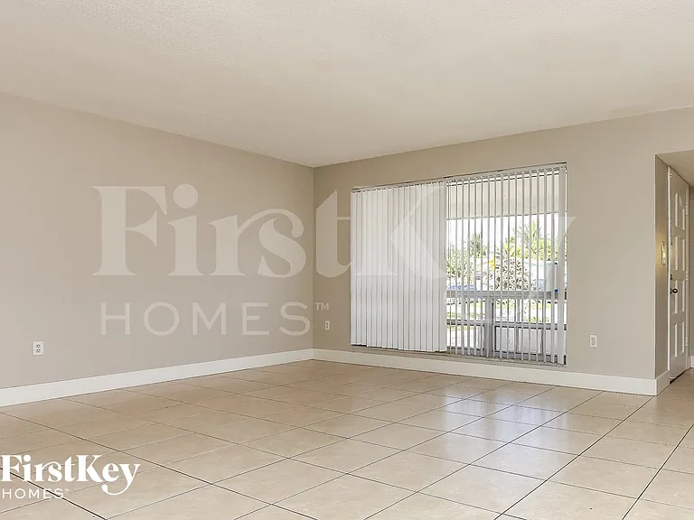 7728 Alhambra Blvd — Photo 3