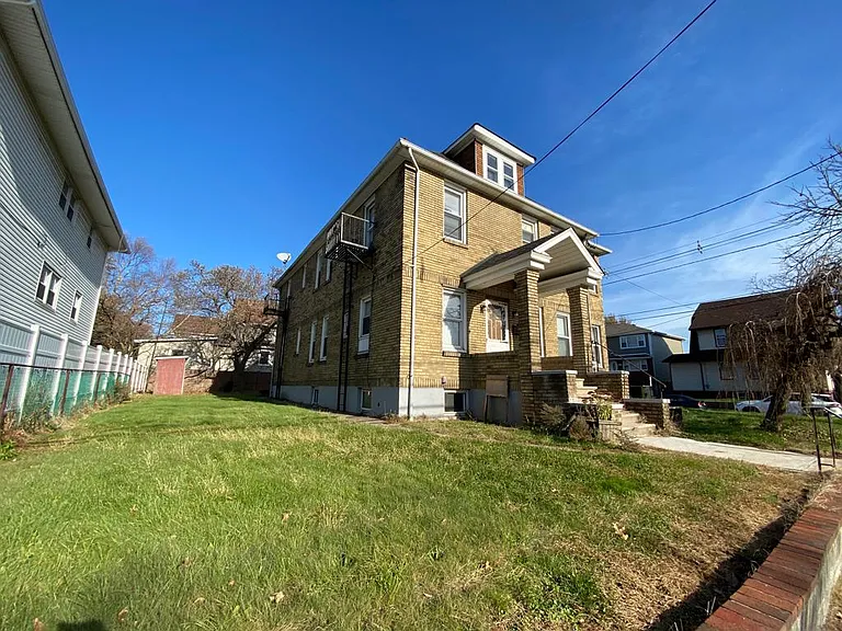 200 Maple Ave #2 — Photo 14