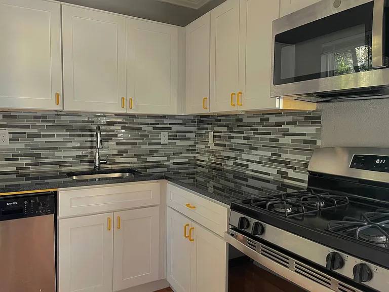 204 E 30th St #101 — Photo 3