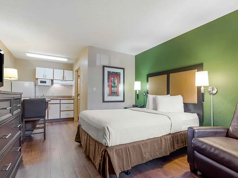 Studio Suite - 1 Queen Bed