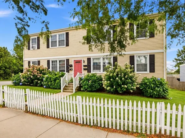 45 Hammond St APT 3, Newport, RI 02840