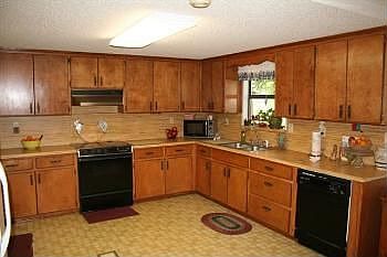 3rd image of 2605 Kingscircle Dr