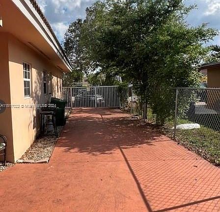5th image of 8501 NW 35th St