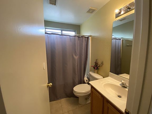 4th image of 15610 N Naegel Dr